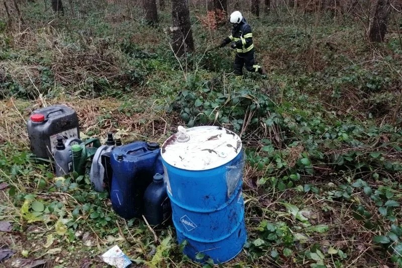 Ravensburg – Ölfässer im Wald entsorgt – Die Polizei bittet um Hinweise