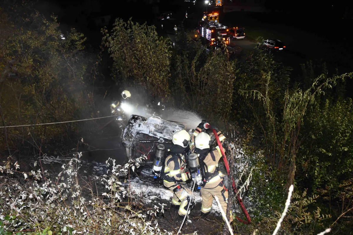 Tragödie bei Rapperswil-Jona SG – Fünf Personen bei Unfall verletzt – Auto in Vollbrand