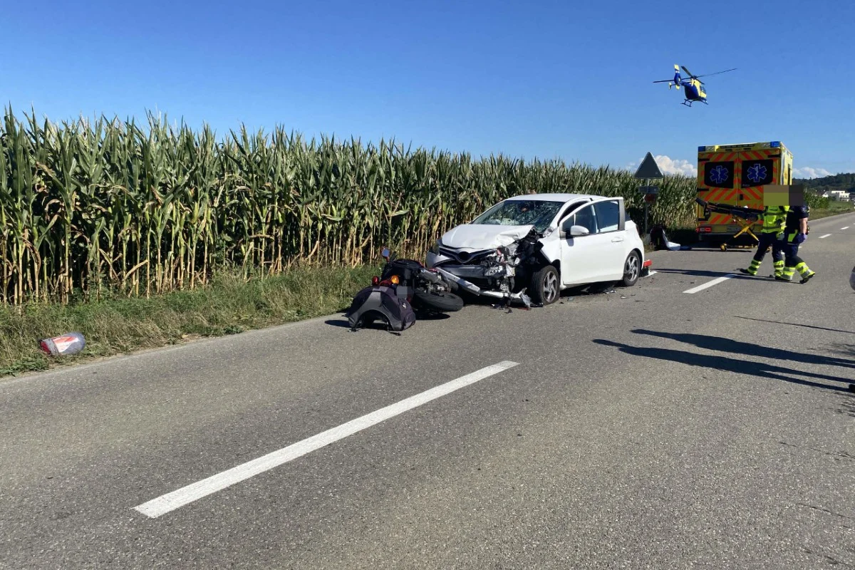 Tragischer Unfall in Leuggern AG  - Beide Fahrzeuge wurden sichergestellt - Motorradlenkerin schwer verletzt