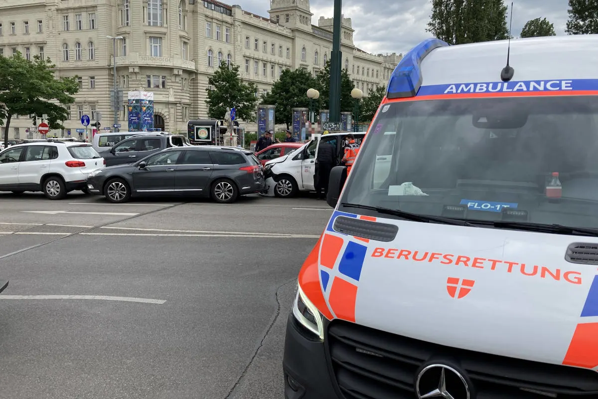 Wien – Schwerer Unfall mit 5 Fahrzeugen