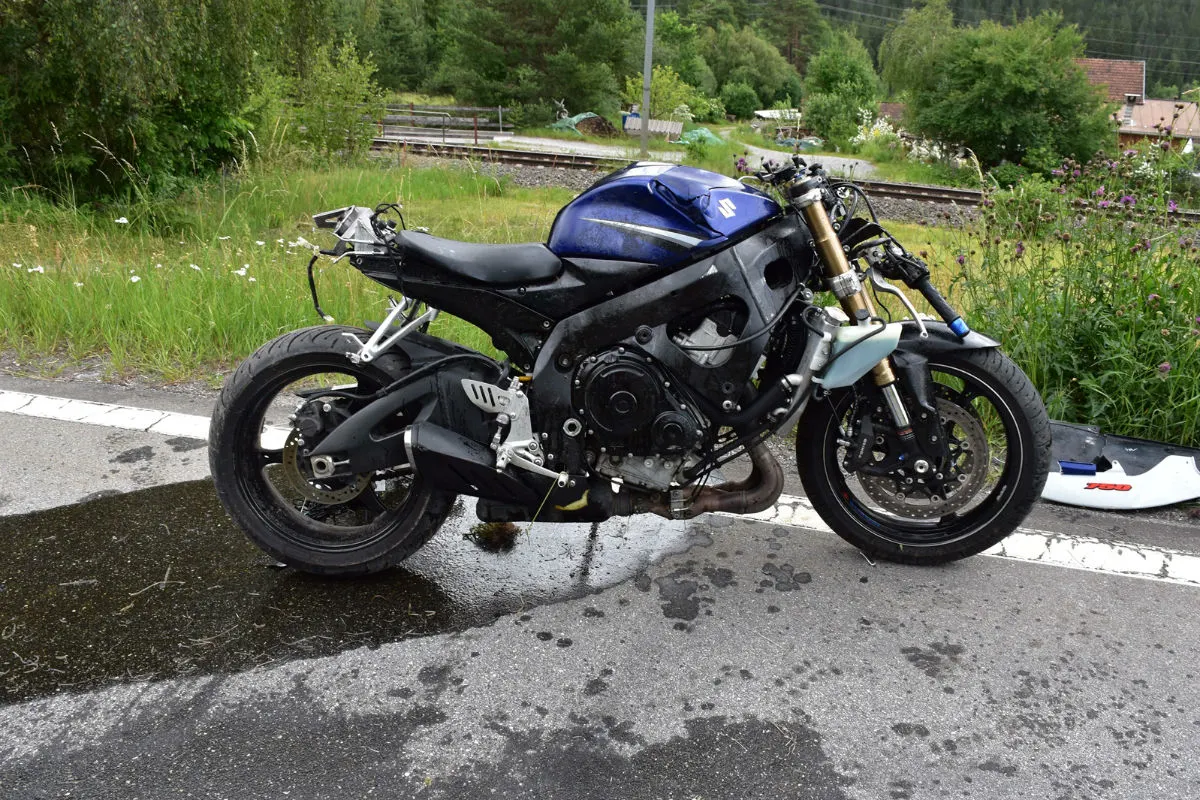 Alvaneu Bad GR - Motorradfahrer überspringt Bach