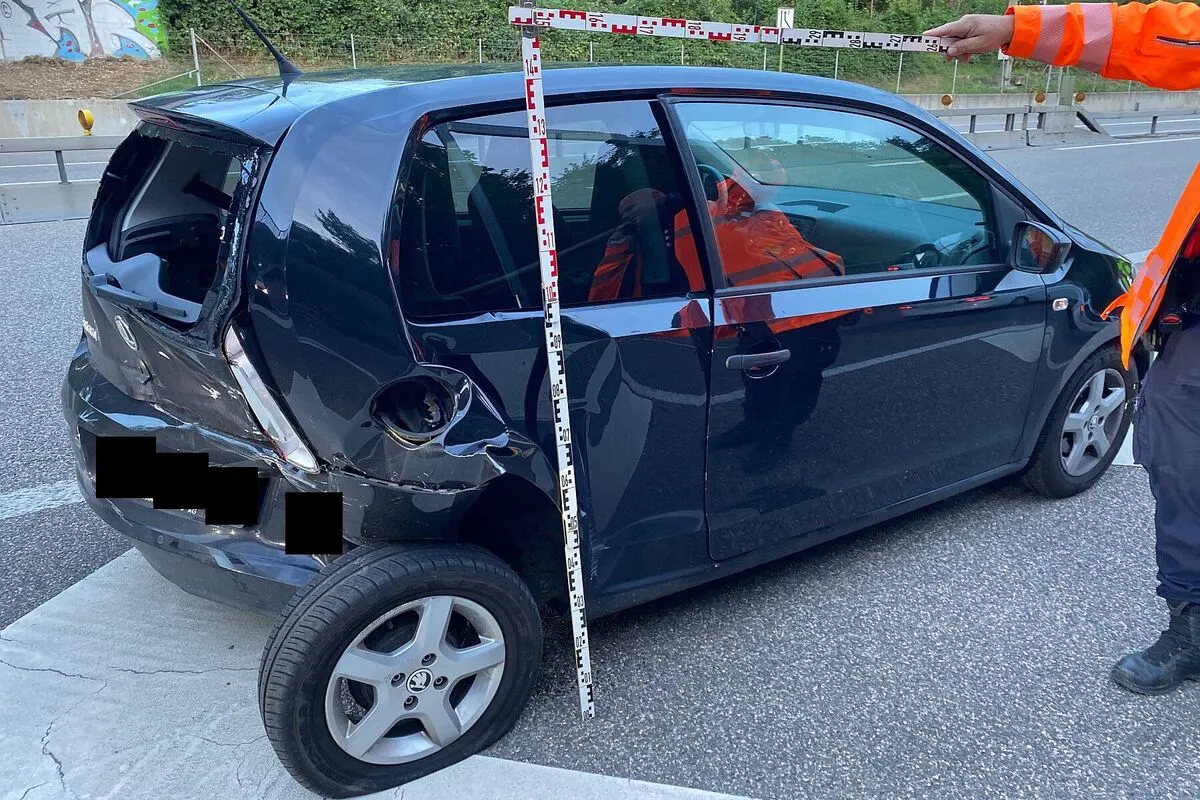 Reinach BL /Autobahn A18 - Zeugen nach Auffahrkollision gesucht
