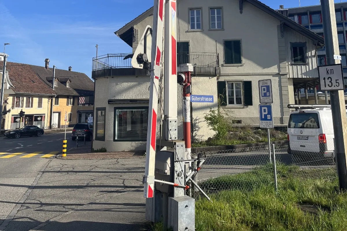 Bahnschranke an der Muhenstrasse in Oberentfelden AG beschädigt - wer hat was gesehen?