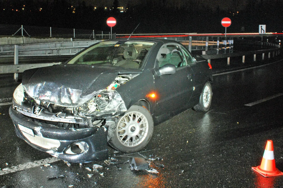 Buchrain LU - Selbstunfall mit Personenwagen Buchrain A14