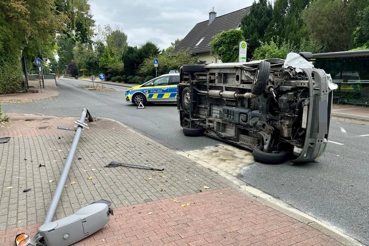 Bochum NW – Alkoholisierter Fahrer flüchtet nach Alleinunfall