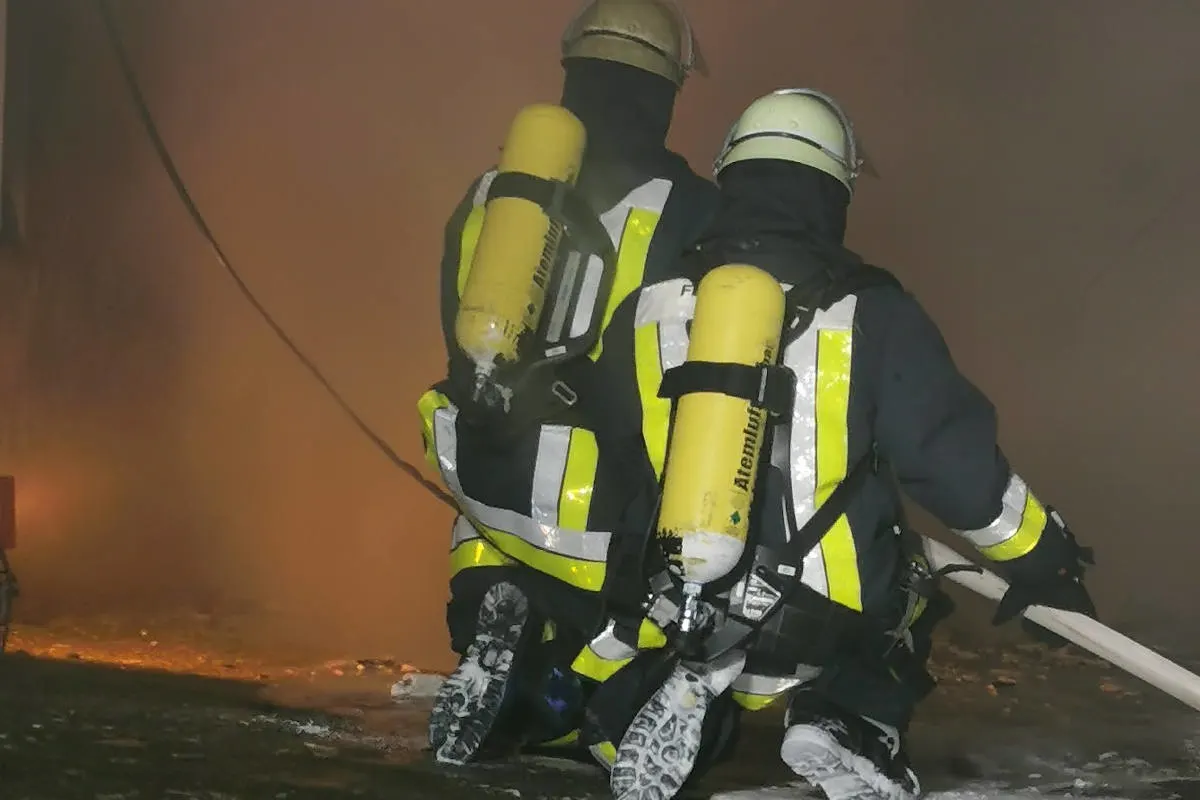Essen – Wohnungsbrand in einem Mehrfamilienhaus – vier Personen verletzt