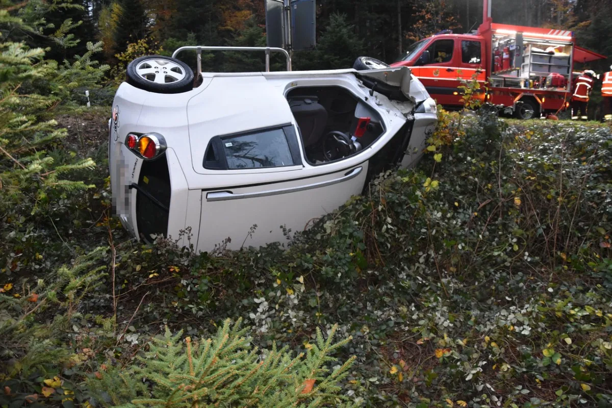 Unfall in Breitenbach SO - Fahrzeuglenkerin wird bei Unfall im Auto eingeklemmt