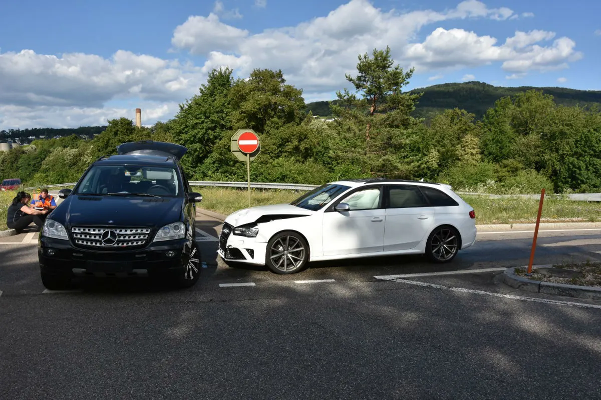 Münchenstein BL - Zwei Autos zusammengeprallt - Zeugenaufruf