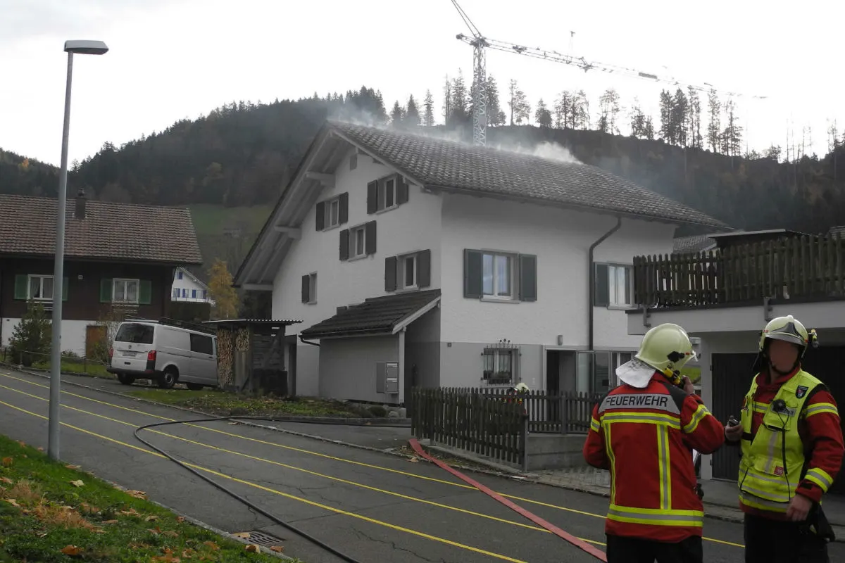 Rothenthurm SZ - Brand im Dachstock eines Wohnhauses