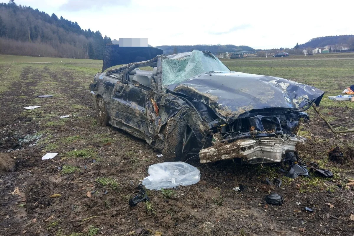 Hendschiken AG - 27-Jähriger verliert Kontrolle über seinen BMW