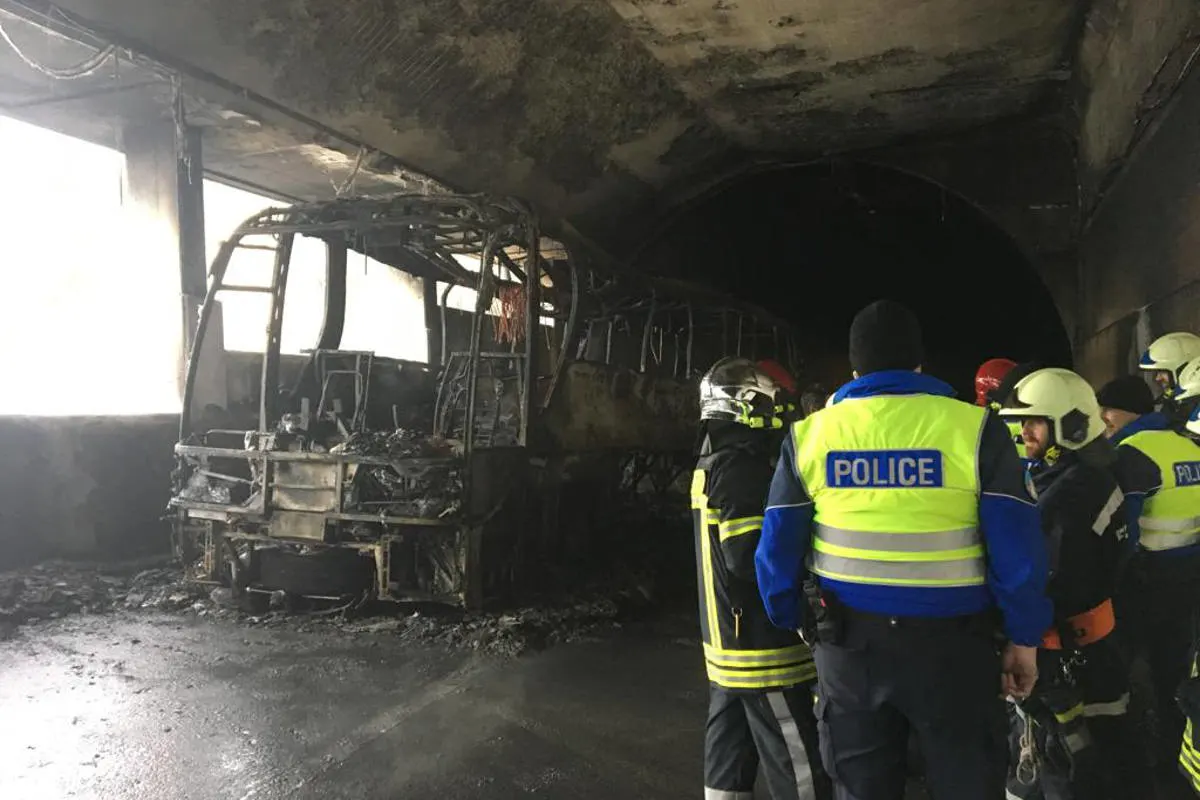 Ried-Brig VS - UPDATE: Brand eines Reisebusses – Simplonachse gesperrt