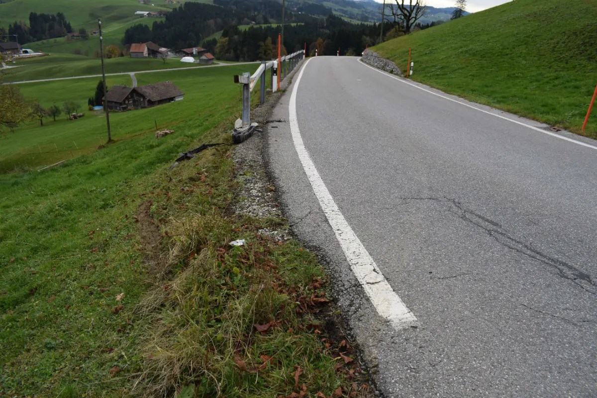 Schwellbrunn AR - Selbstunfall verursacht und abgehauen