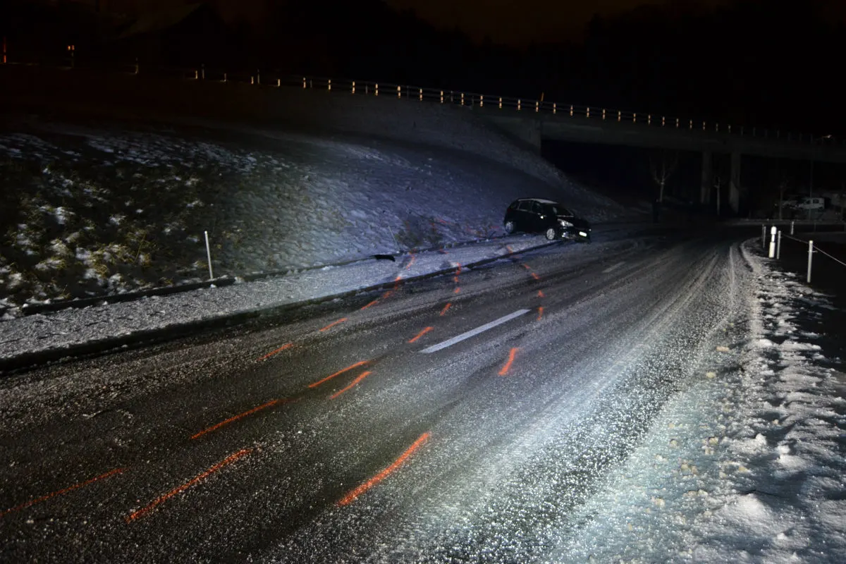 Herisau/Walzenhausen/Niederteufen AR - Unfälle auf schneebedeckter Strasse