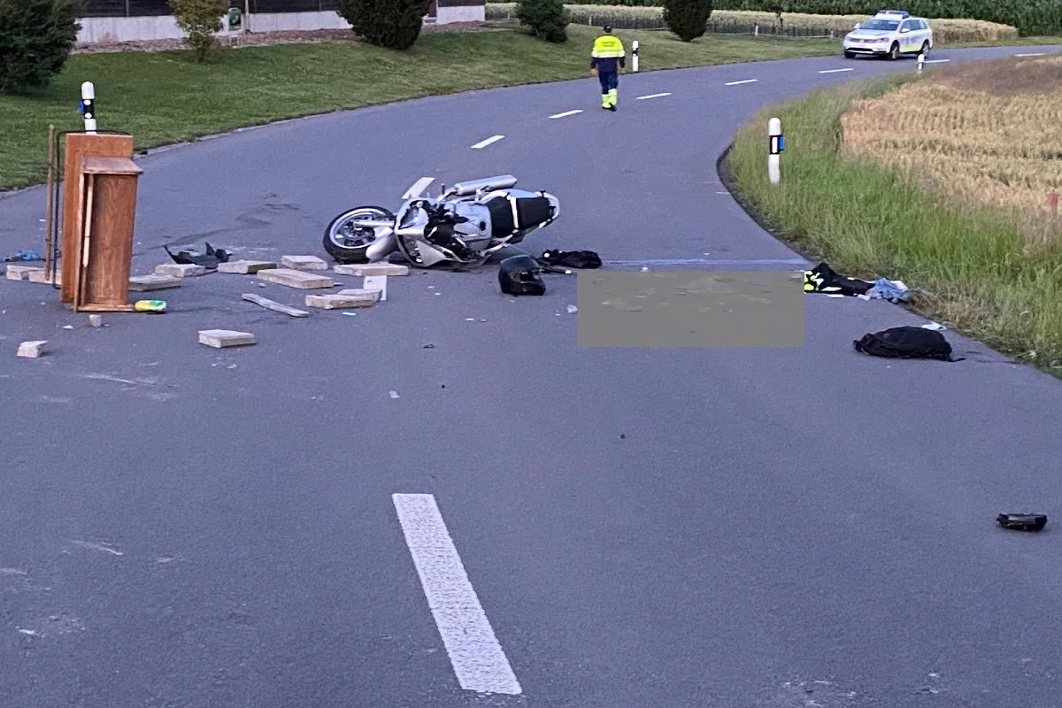 Tragischer Unfall in Sarmenstorf AG - Motorradfahrer fährt in Pferdekutsche!