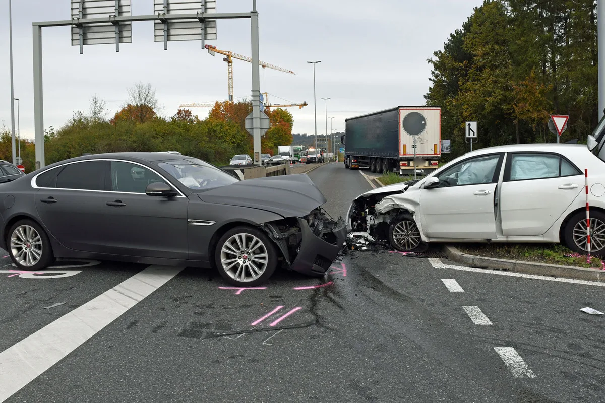 Sursee LU - Autofahrerin erleidet nach Unfall erhebliche Verletzungen 