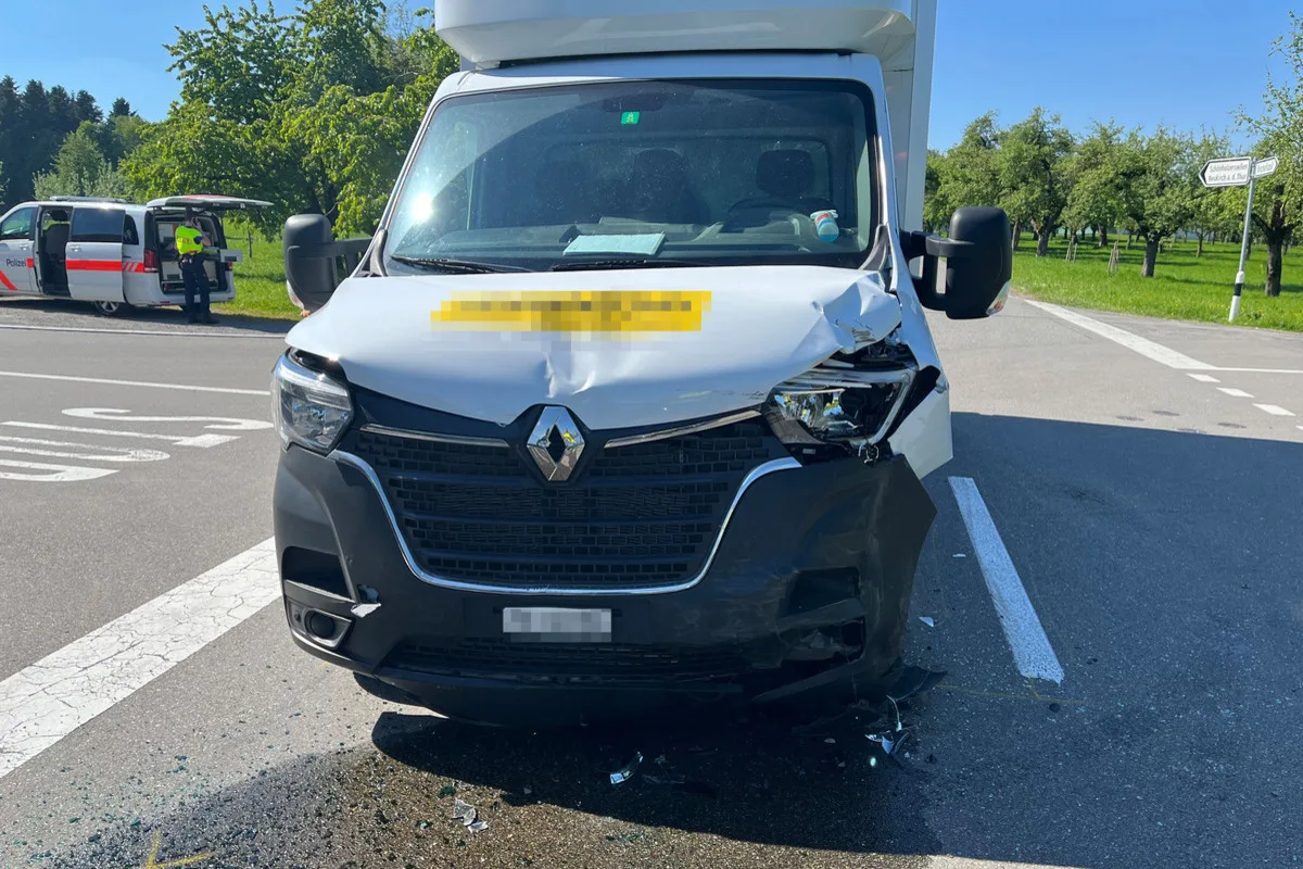 Unfall in Schweizersholz TG - Lieferwagen übersehen