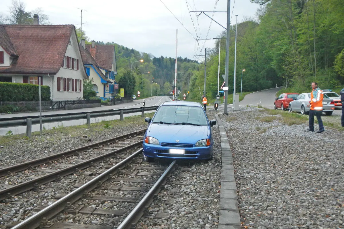 Frauenfeld TG - Autofahrer aufs Gleis geraten