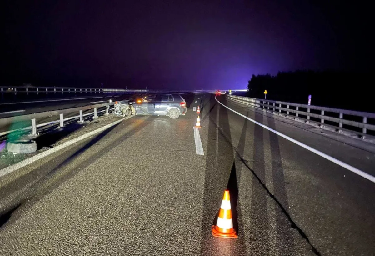 A12 Le Bry FR: 19-jährige Junglenkerin verursacht Unfall infolge Sekundenschlafs