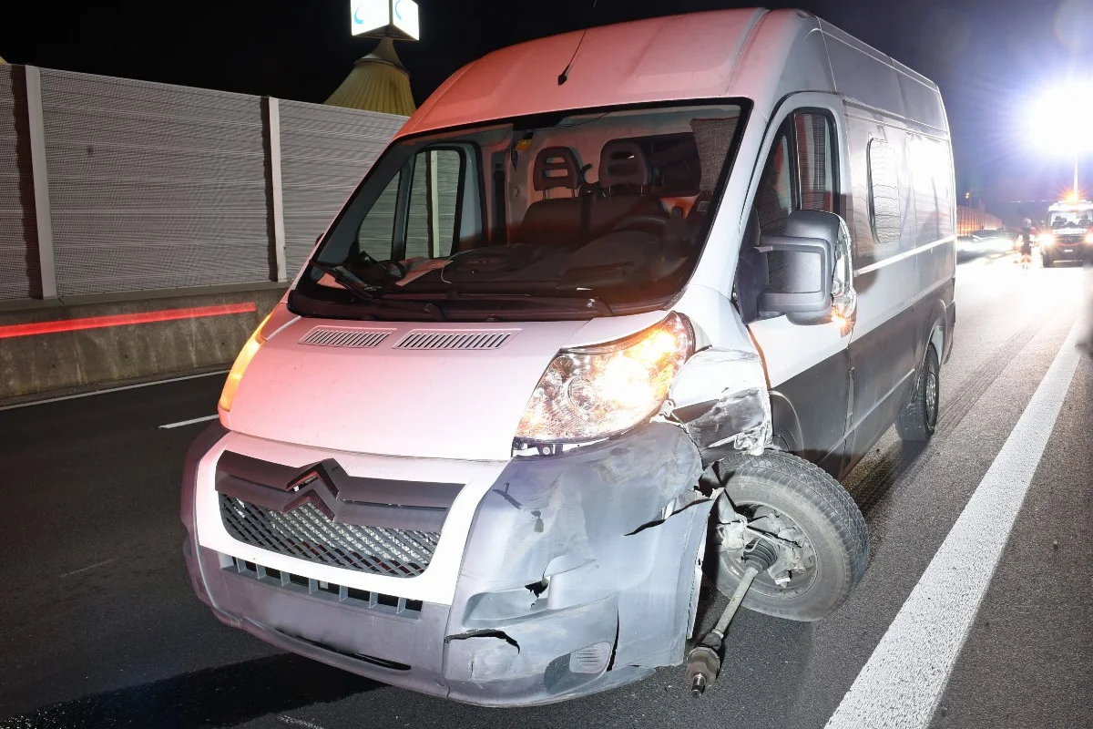 Emmenbrücke LU - Kollision zwischen Lieferwagen und Auto