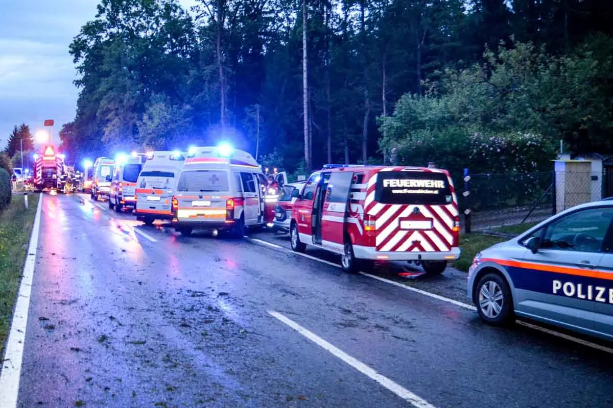 Mooskirchen - Fünf schwer Verletzte nach Autounfall