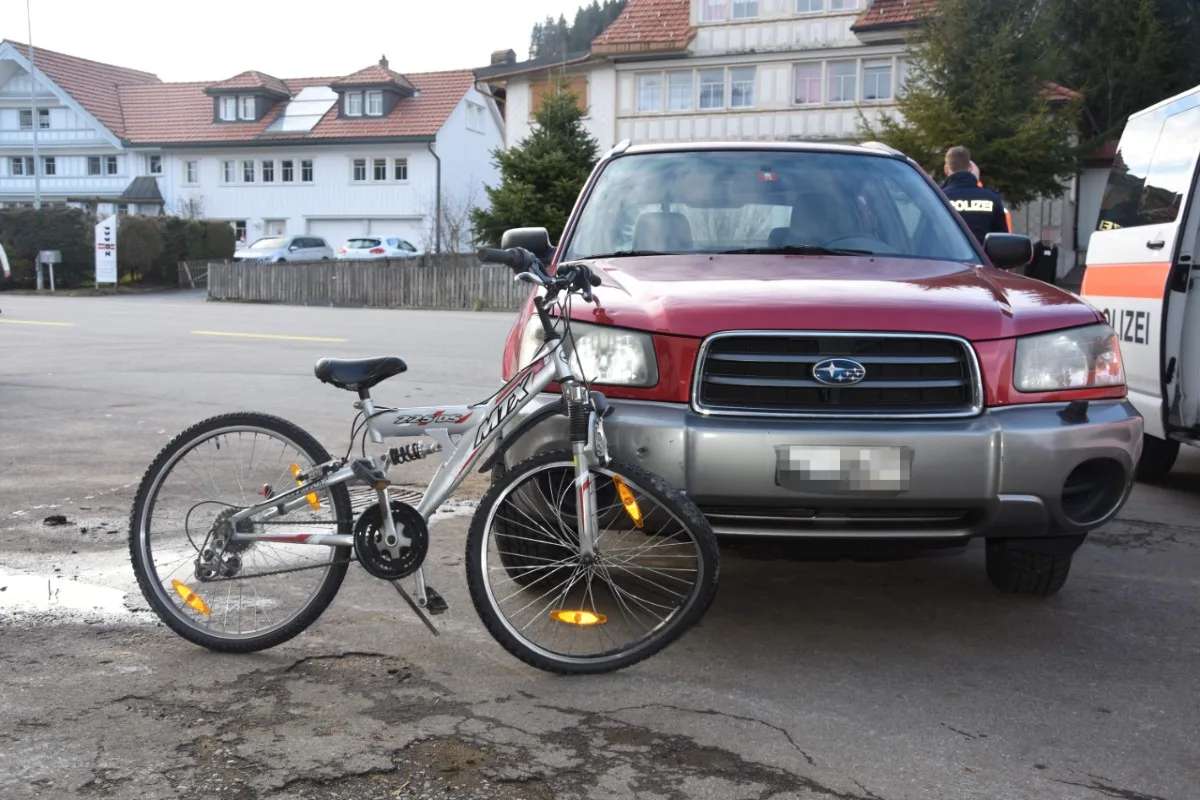 Wald-Schönengrund SG - Kollision zwischen Auto und 8-Jährigen auf dem Velo