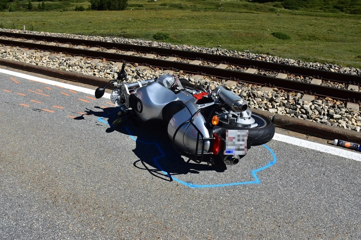Pontresina GR - Unfall nach Überholmanöver 