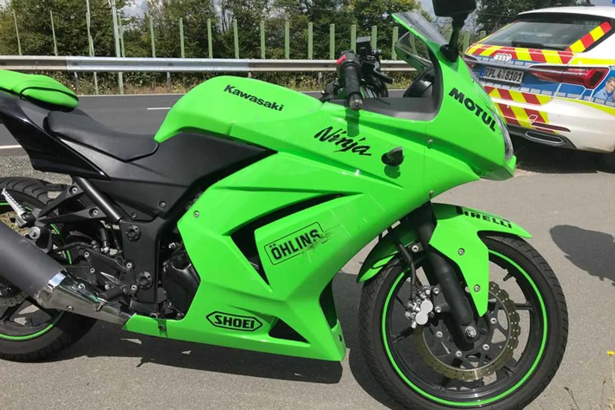 Ingelheim - Hinterrad an Motorrad bricht einfach aus