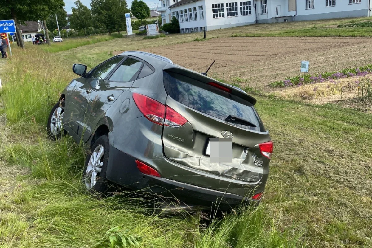 Unfall in Dintikon AG - Lieferwagen polizeilich sichergestellt