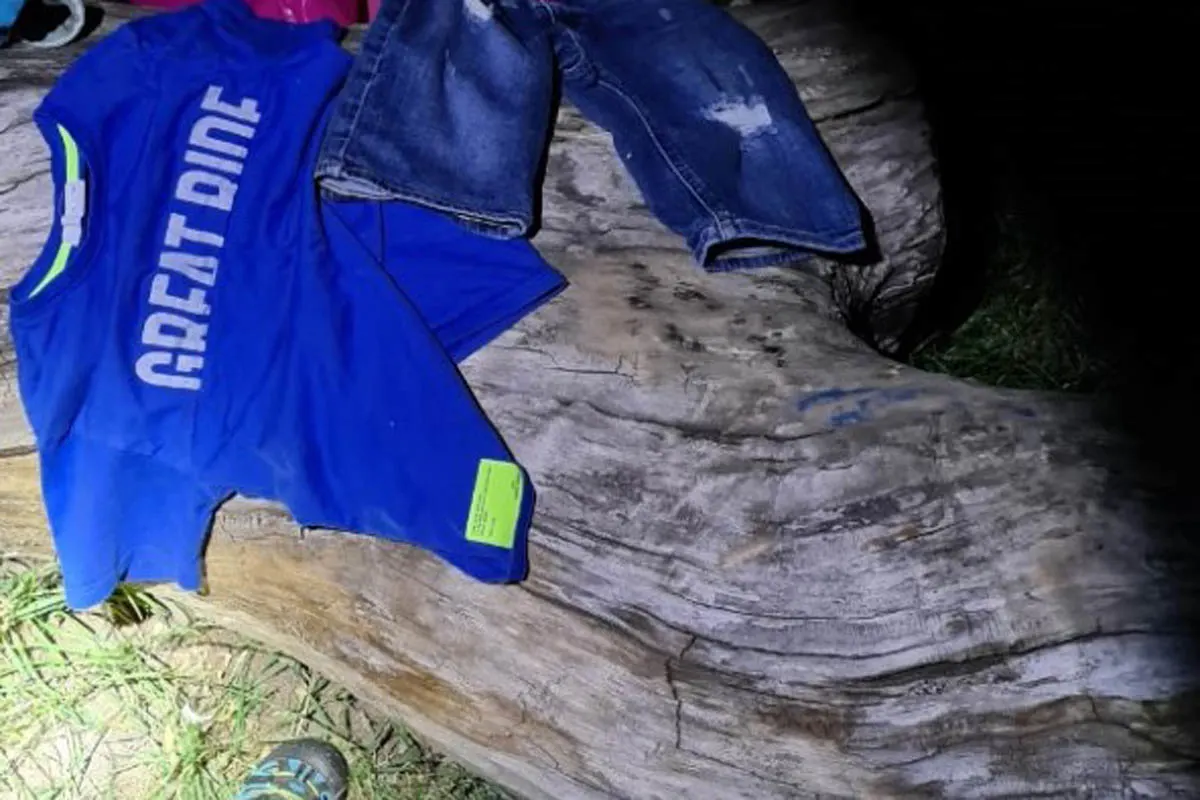 Woserin/ Sternberg - Herrenlose Kinderbekleidung am Badesee entdeckt