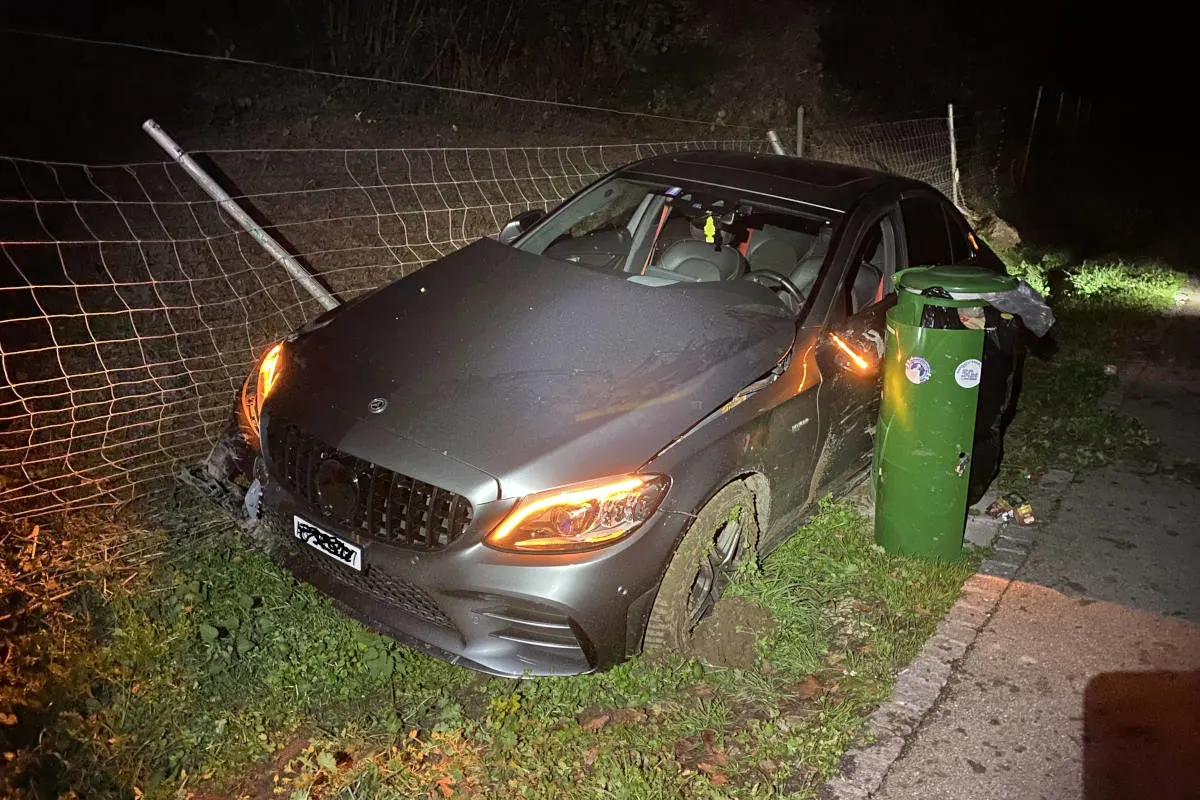 A3 Mumpf AG – Autofahrer demoliert seinen Wagen auf der Autobahn