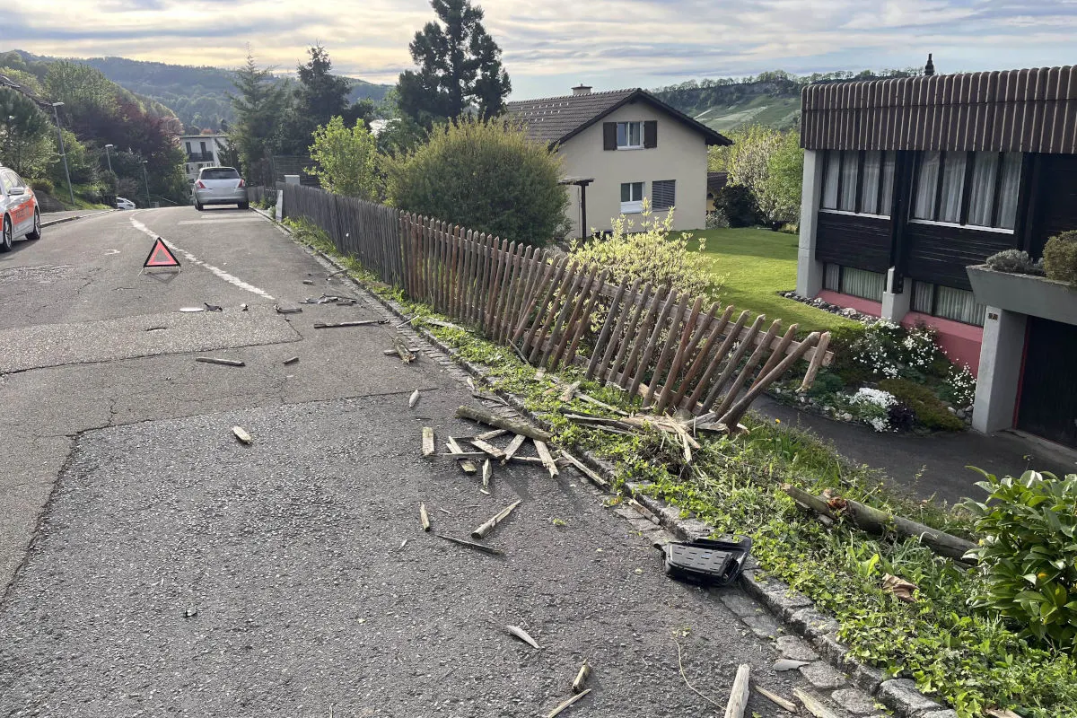 Selbstunfall in Rheineck SG – Frau kollidiert fahrunfähig mit Zaun