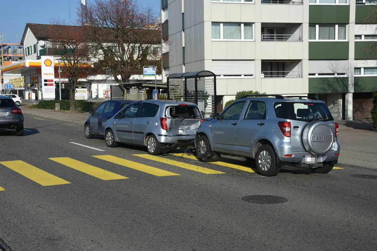 Wil SG - Zwei Verletzte bei Auffahrkollision