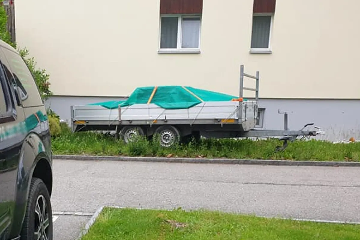 BAB 6 richtung Mannheim - Verlorene Ladung führt zu Verkehrsunfall mit zwei geschädigten Fahrzeugen
