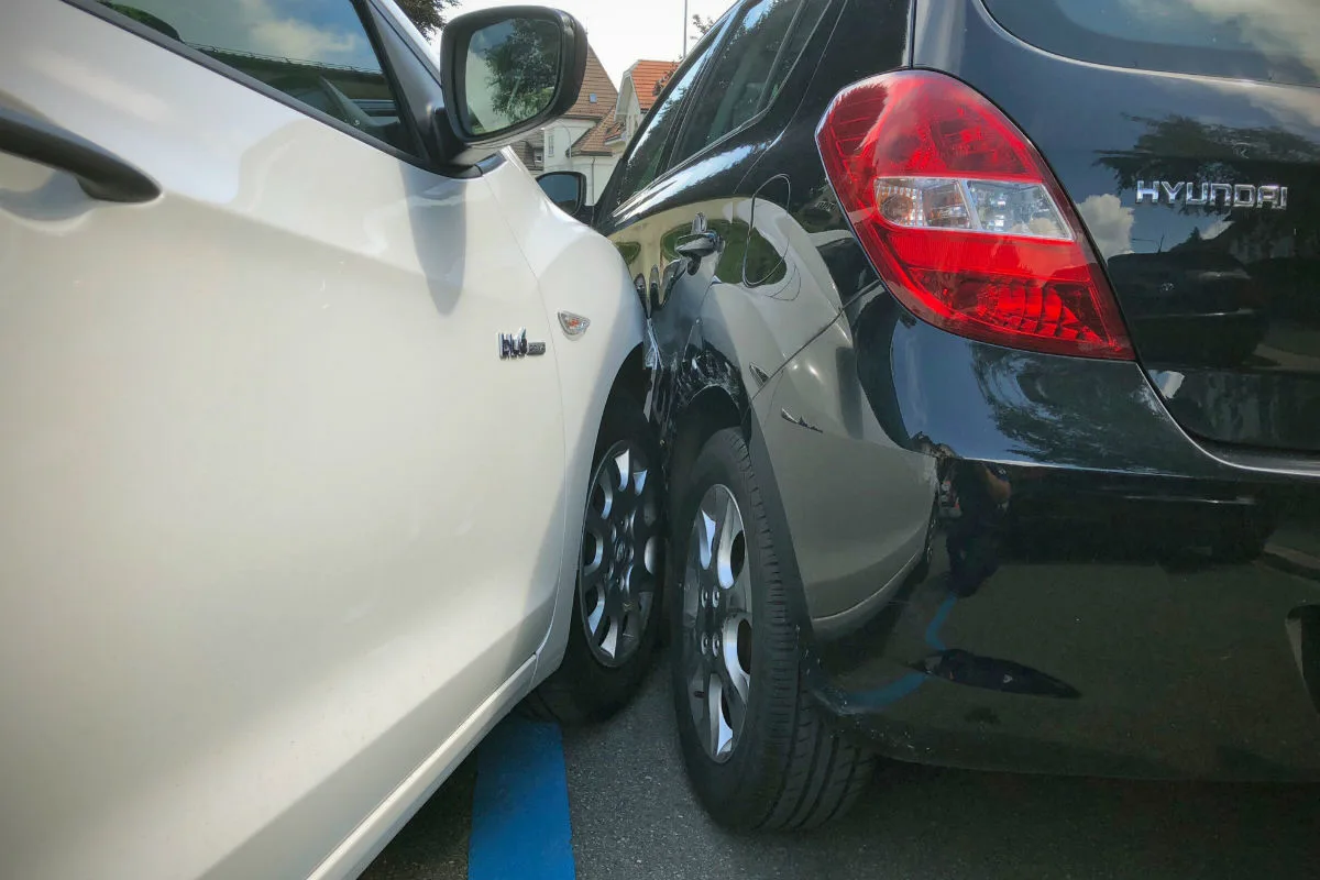 St. Gallen SG - Ungesichertes Auto rollt Strasse hinunter