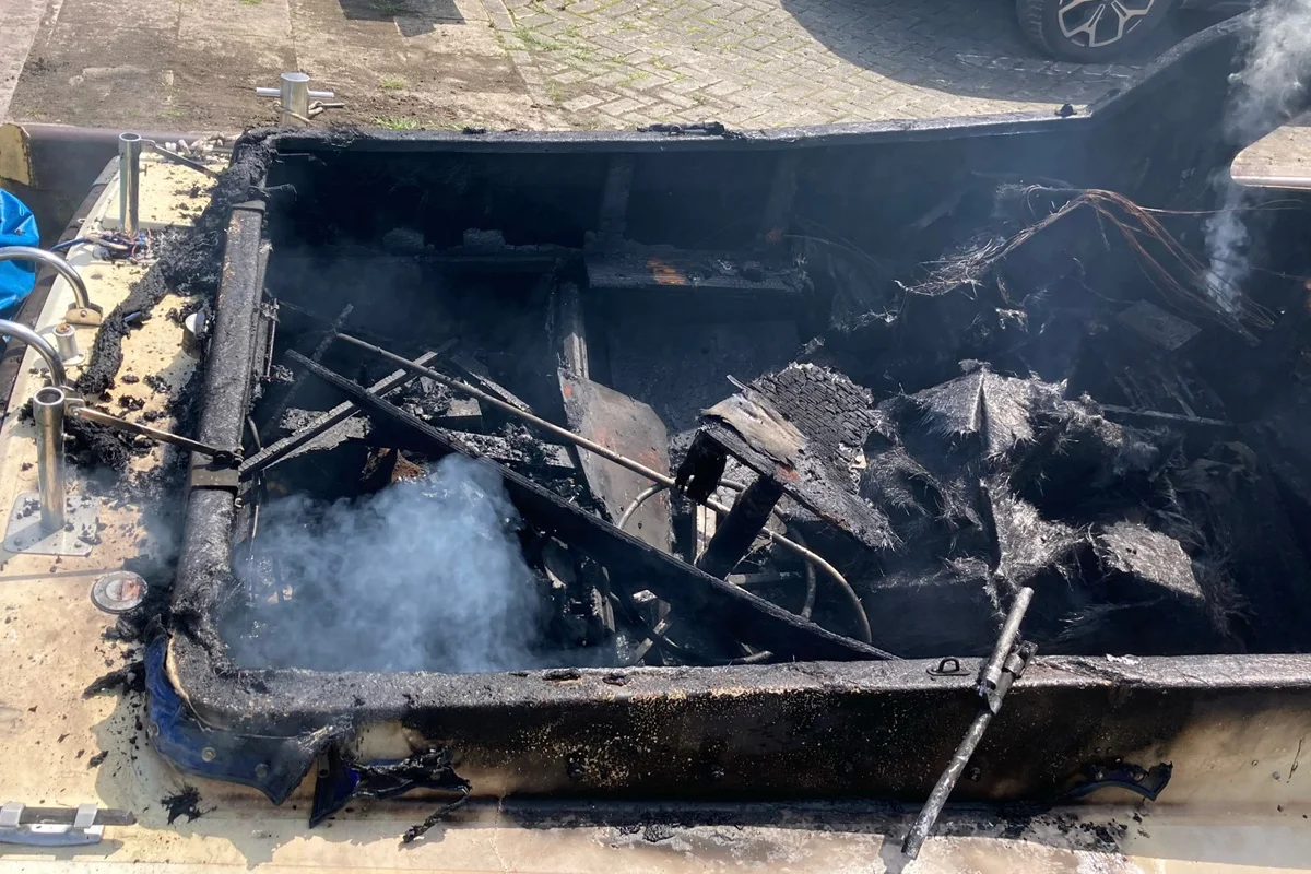 Duisburg NW – Sportboot in Brand geraten