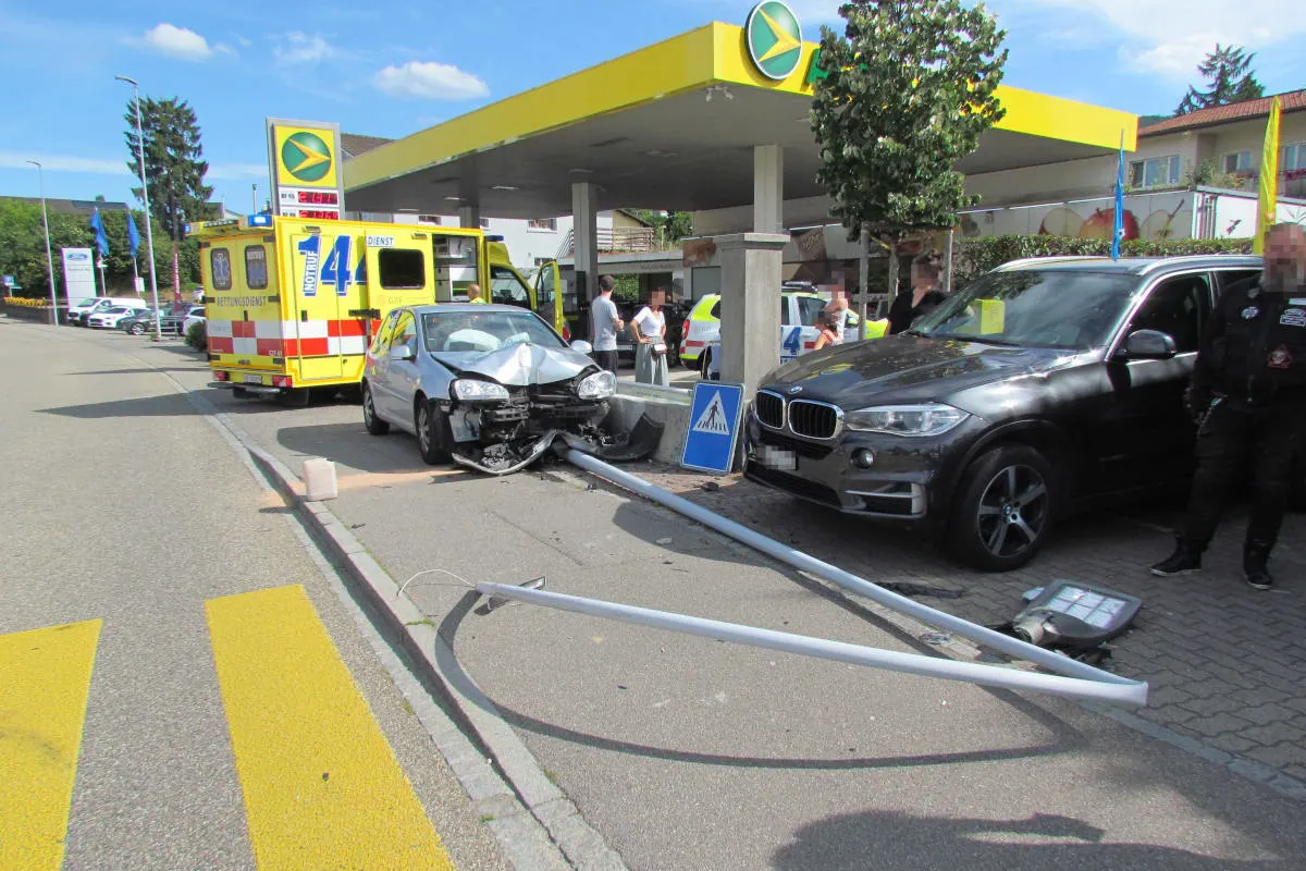 Möhlin AG – Eingenickt und gegen Strassenlampe gerammt
