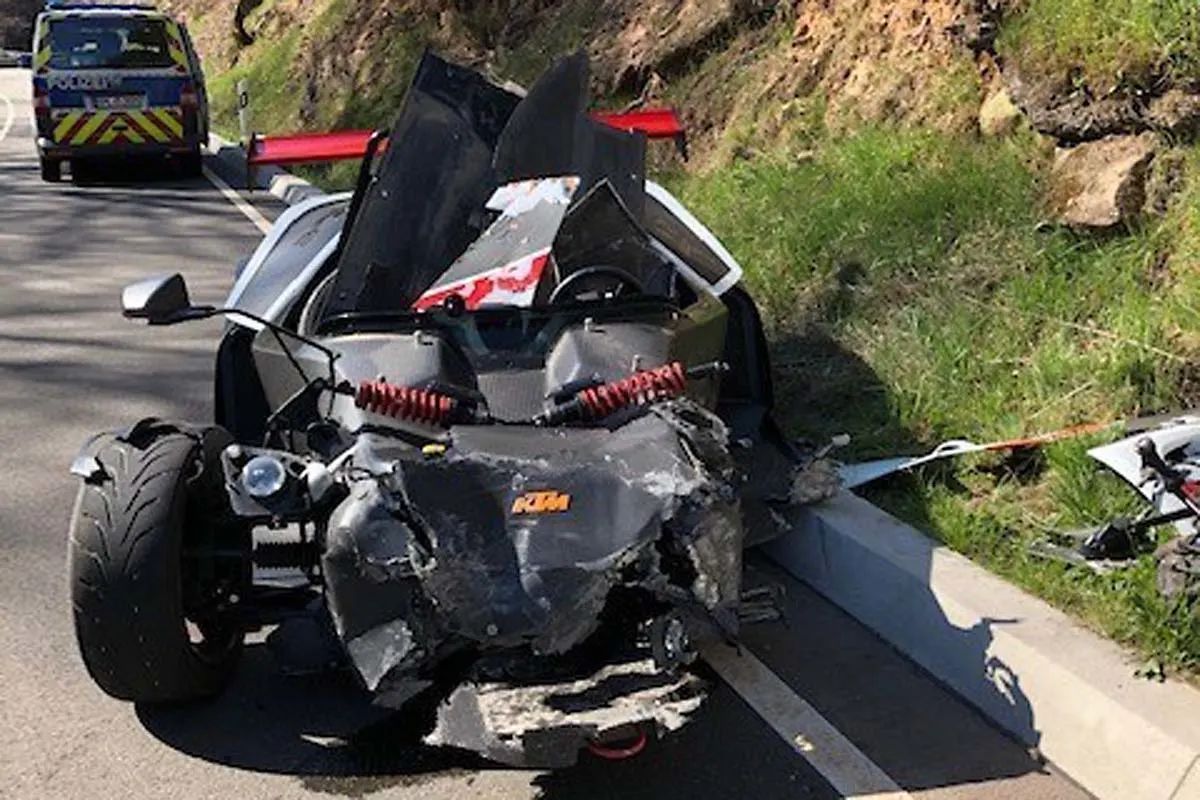 Wellbachtal - 24-jähriger Raser schrottet teures Sportcar