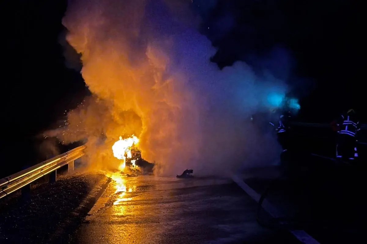 Neufeld an der Leitha – Auto brennt auf der A3 vollständig aus