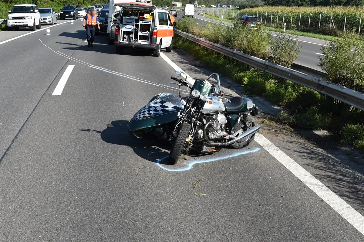 Zeugenaufruf A13 Zizers GR – Motorrad mit Seitenwagen verunfallt 