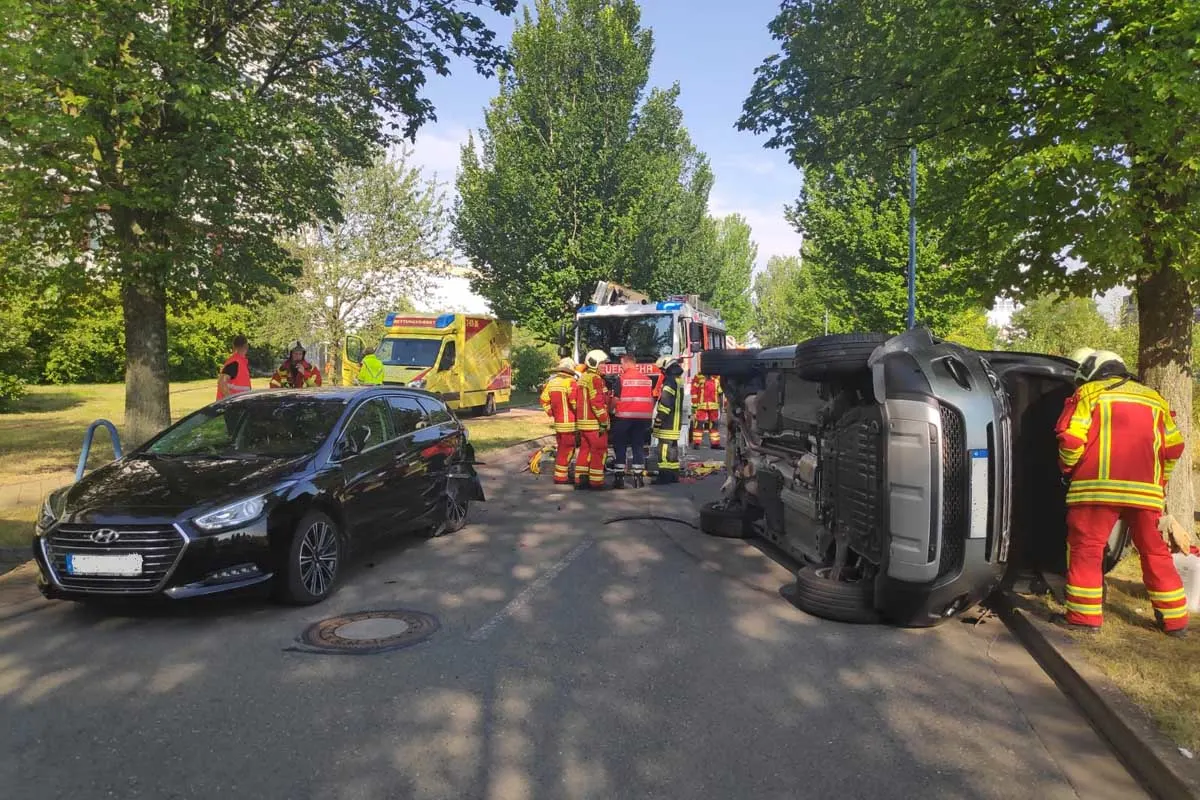Erfurt - 70-Jähriger aus Auto befreit