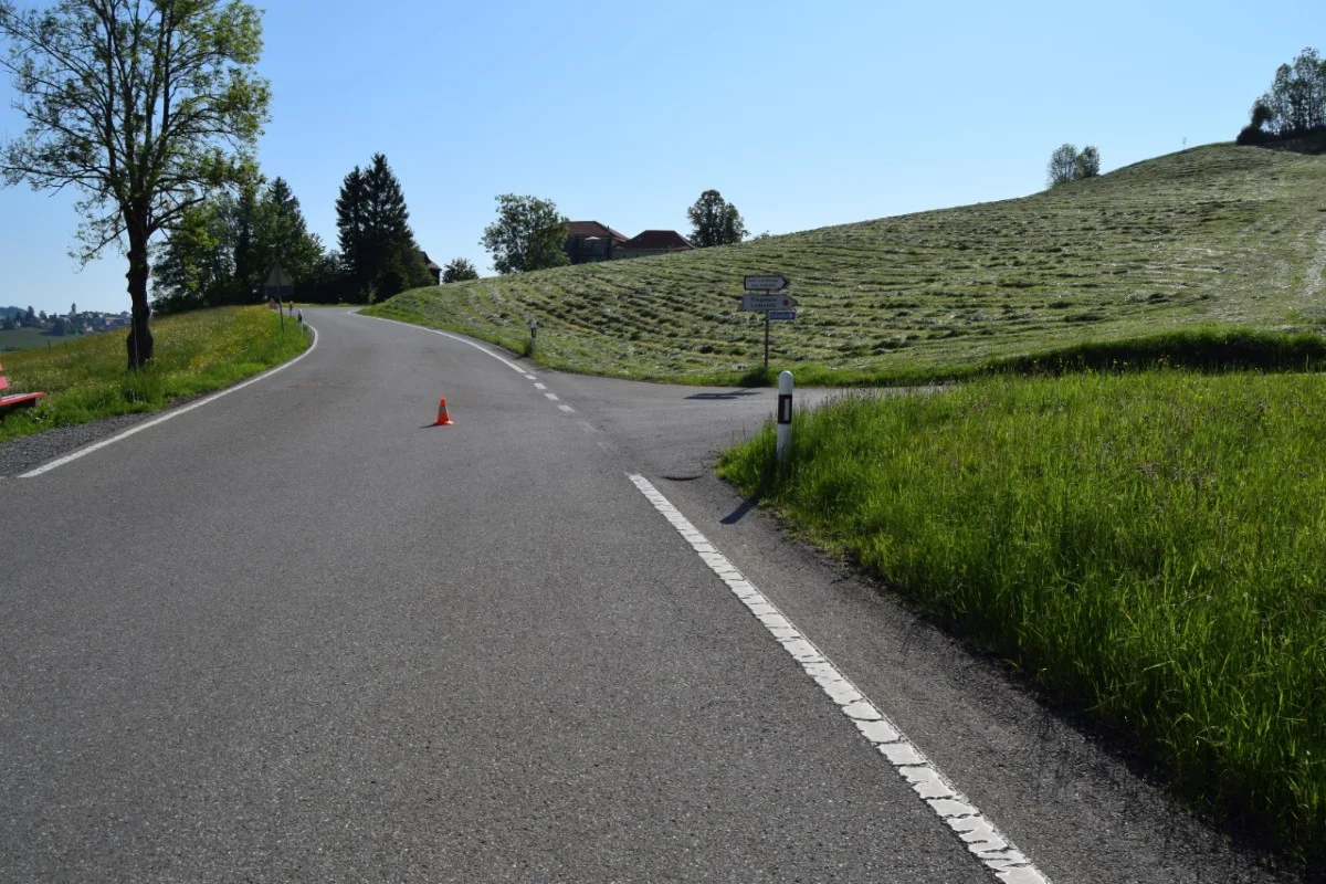 Trogen AR - Töfflifahrer (14) verletzte sich nach Kollision mit Auto