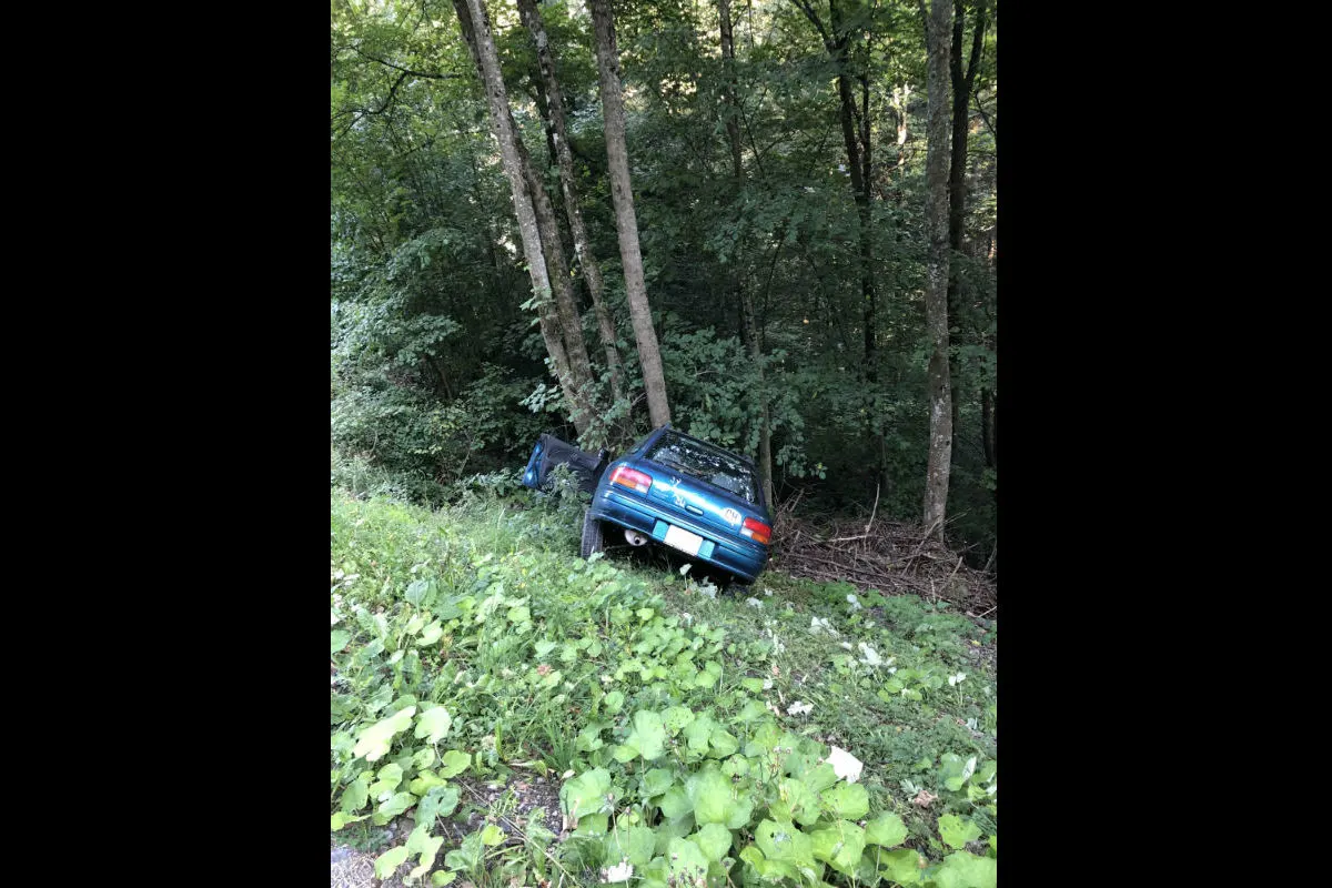 Troistorrents VS - Autofahrer prallt gegen Baum und stirbt