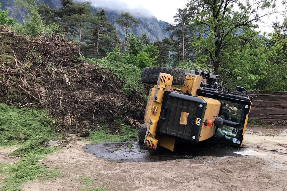 Landquart GR – Pneulader umgekippt