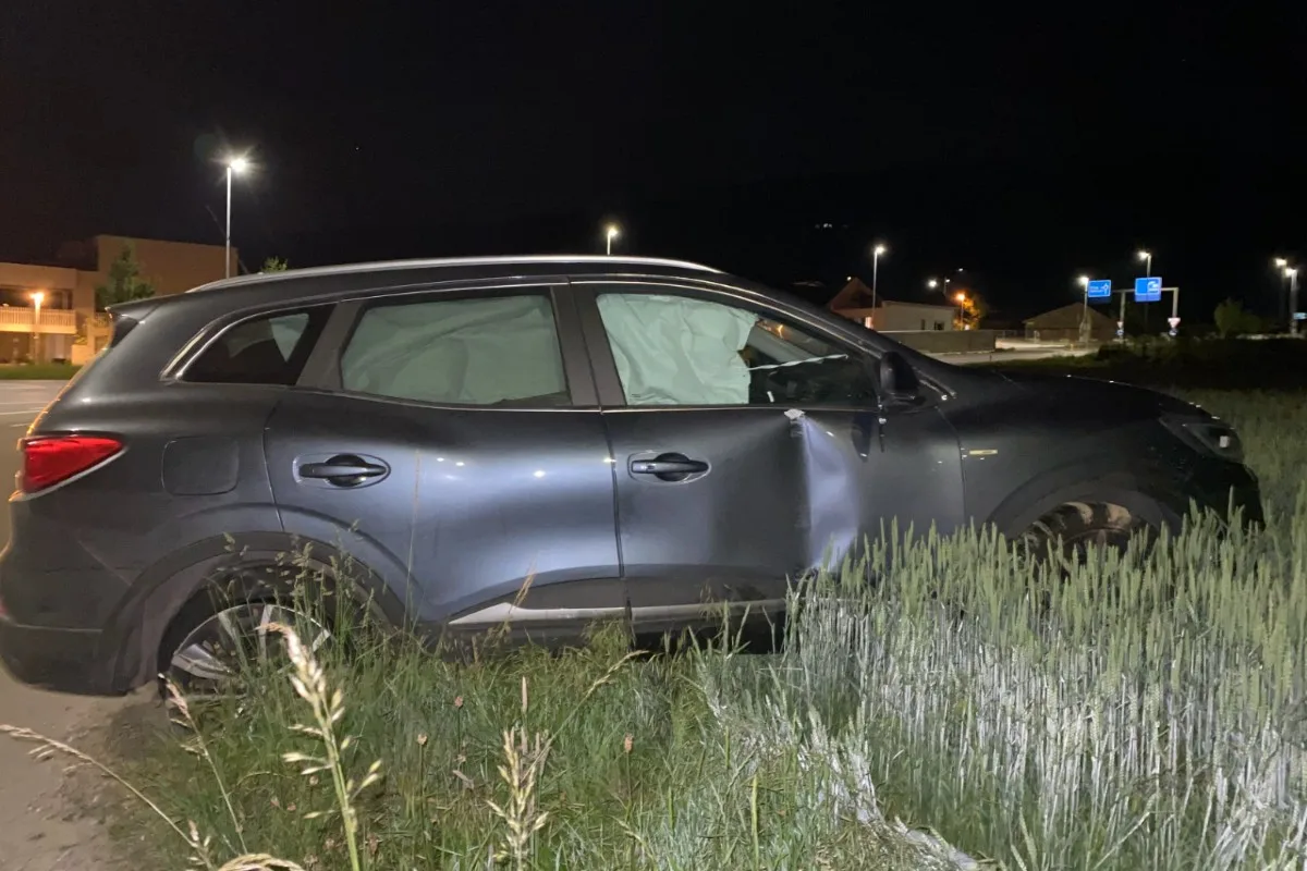 Birmenstorf AG - 54-jähriger Autolenker kollidiert mit Verkehrsschild und landet im Feld