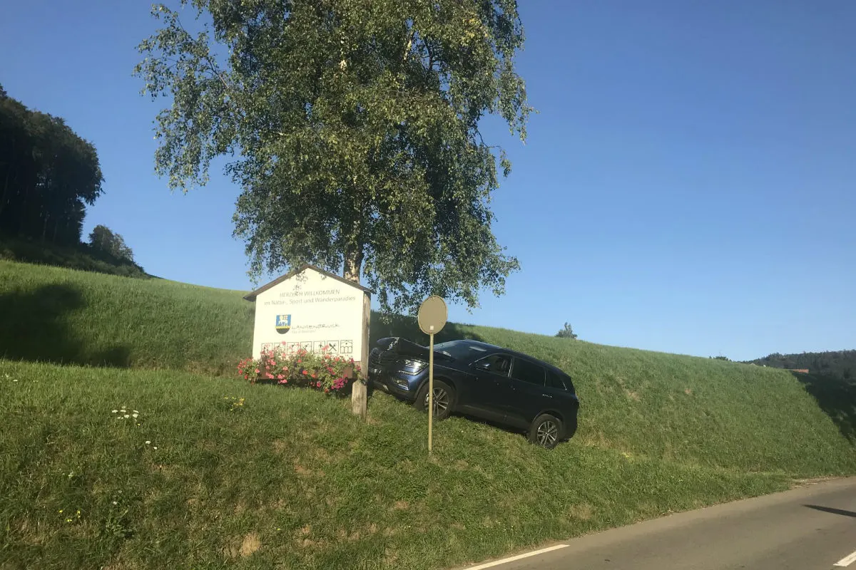 Langenbruck BL - Fahrzeuglenker verursacht Selbstunfall unter Drogeneinfluss
