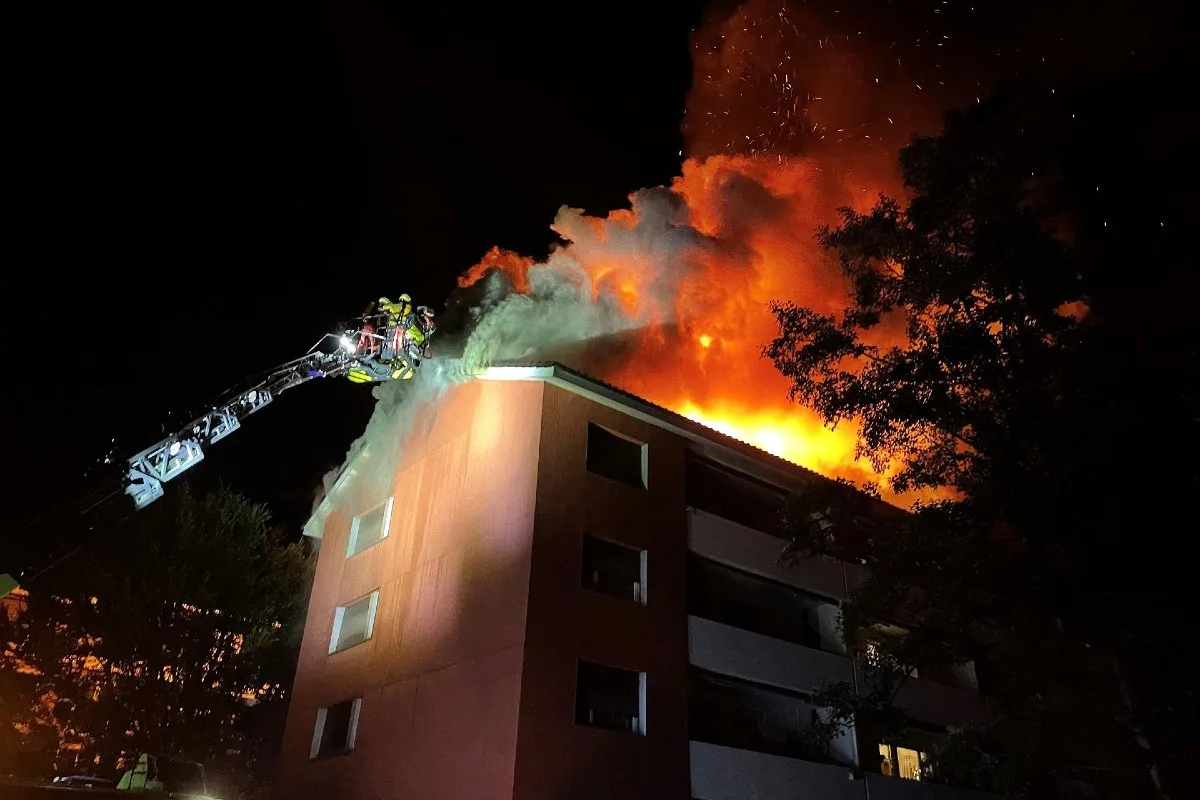 Uster ZH -  Grosser Sachschaden bei Brand in einem Mehrfamilienhaus