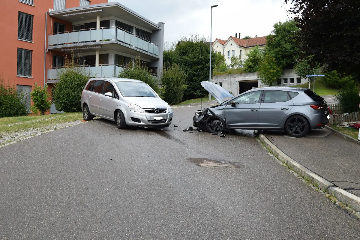 Herisau AR - Zwei Autos zusammengeprallt