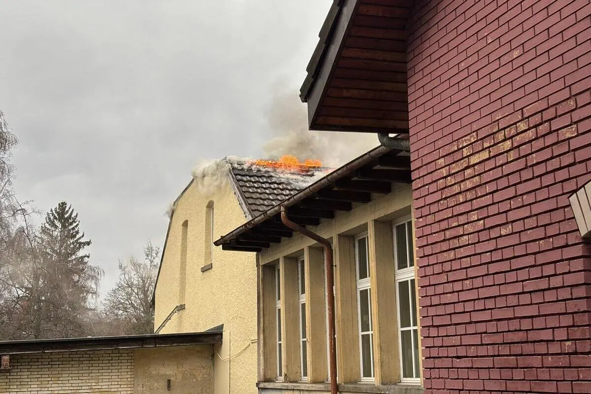 Glattbrugg ZH – Brand in Gewerbebau verursacht hohen Schaden