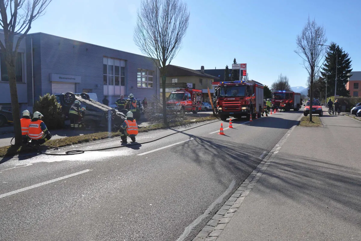 Selzach SO – Auto überschlägt sich nach Kollision