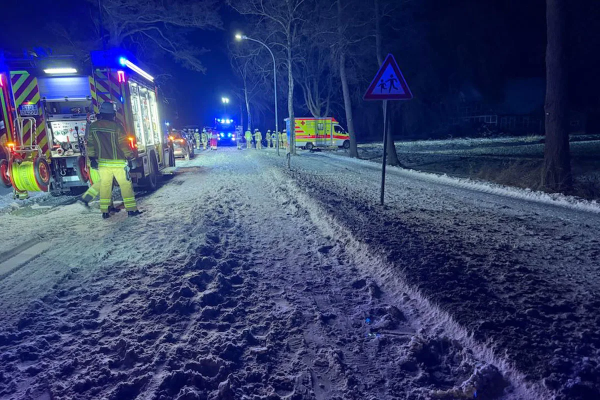 Stade – Sechs Verletzte bei Unfall im Schnee